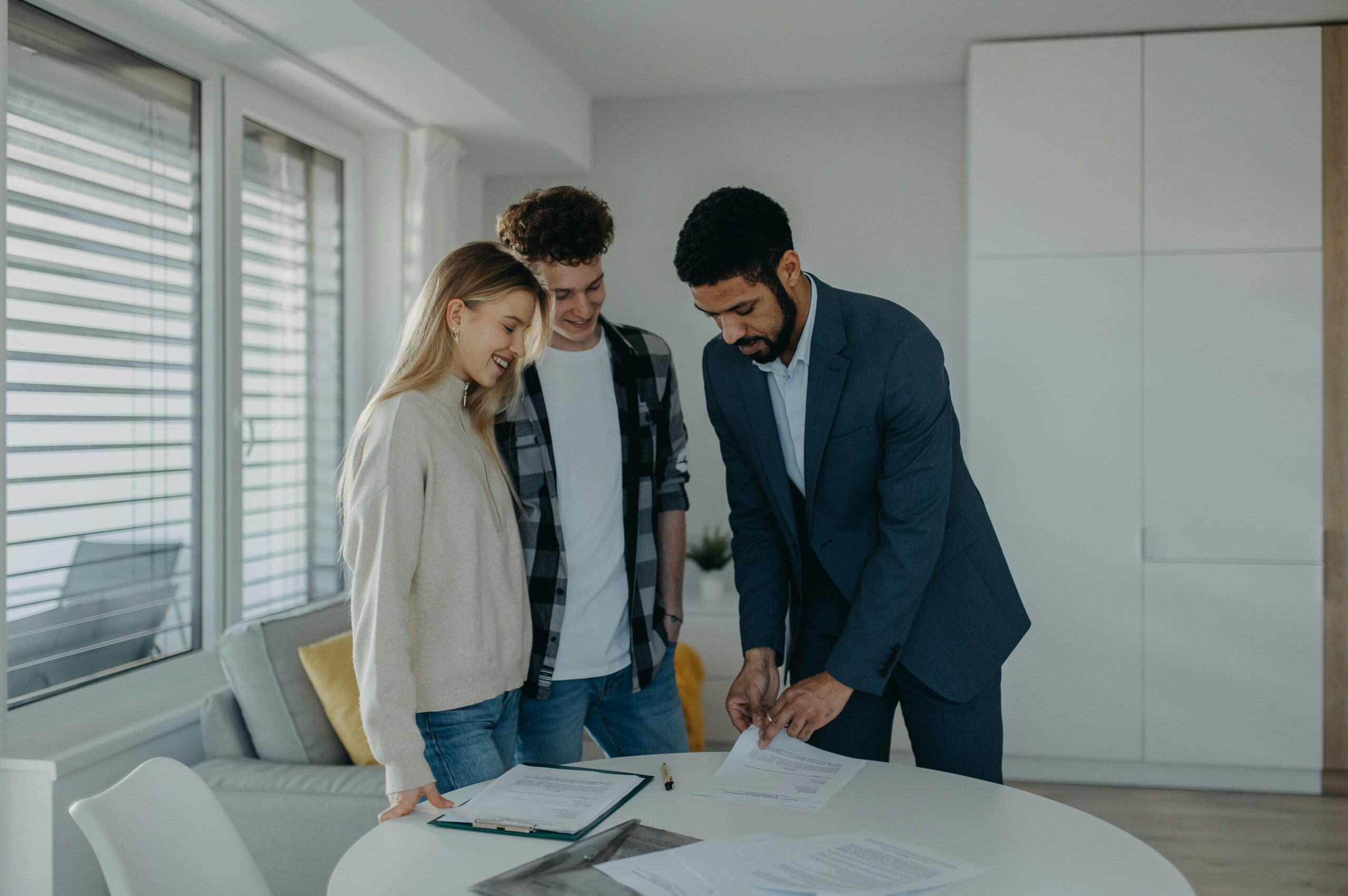 8 ways a Proprio Direct real estate broker simplifies buying a property